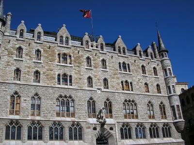 EL PALACIO DE LOS BOTINES